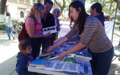 Distribuyen libros en apoyo a Claudia Sheinbaum