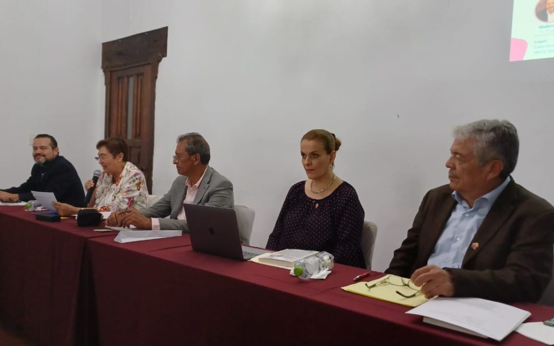 Se enfrenta Claudia Sheinbaum a un personaje frágil con la base social, pero con el respaldo de los medios de comunicación. Destacó Arturo Cano, durante la presentación de su libro en Morelia.